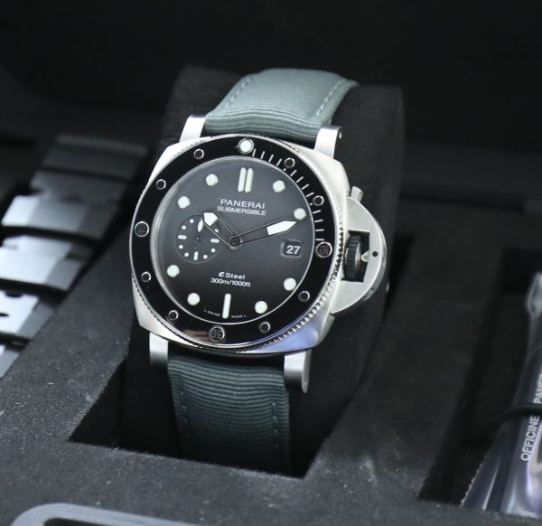 Panerai Luminor Submersible  44MM