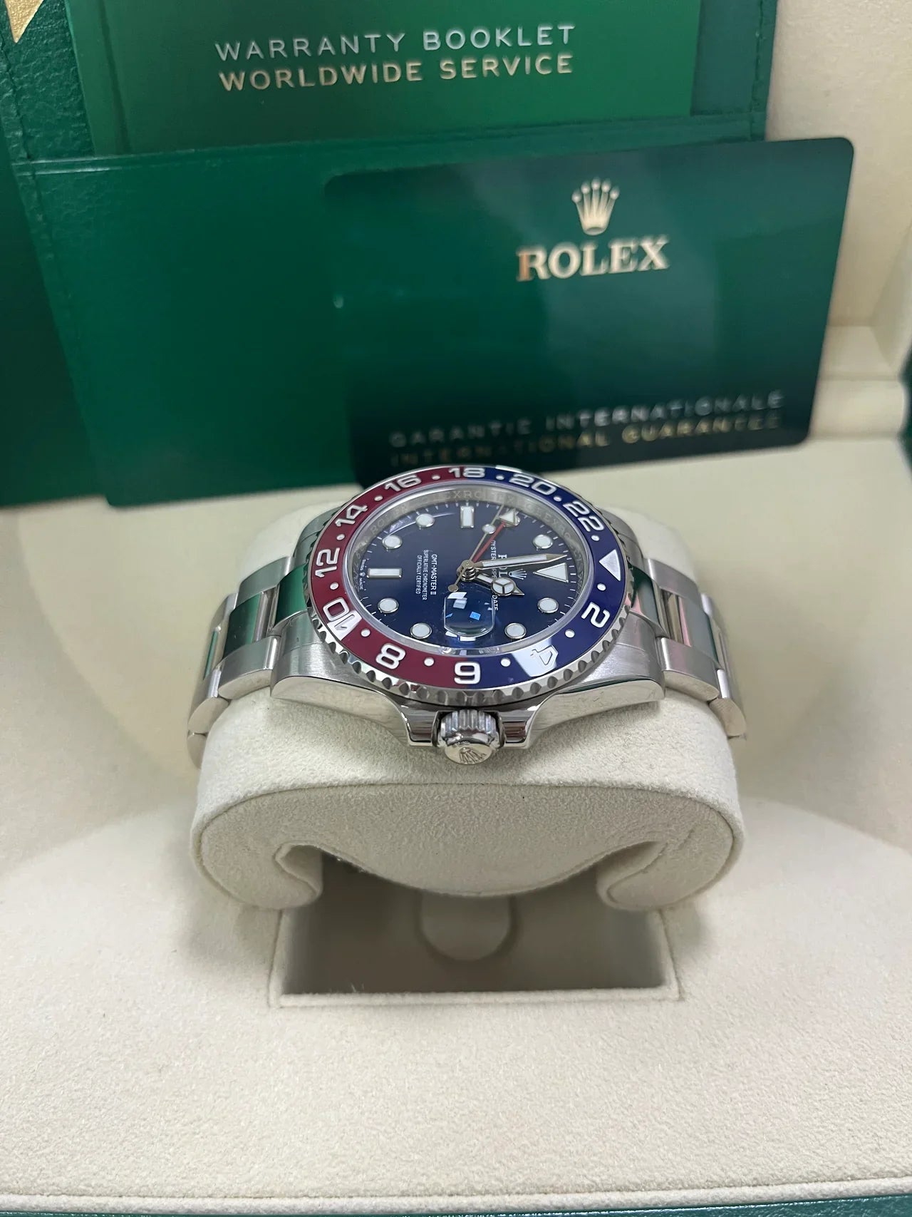 Gmt-master II Pepsi Oyster 126710BLRO